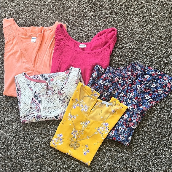 Bundle of 5 Blouses w/ Necklace, Floral Ruffle Embroidered Size Medium, Old Navy - Picture 1 of 16